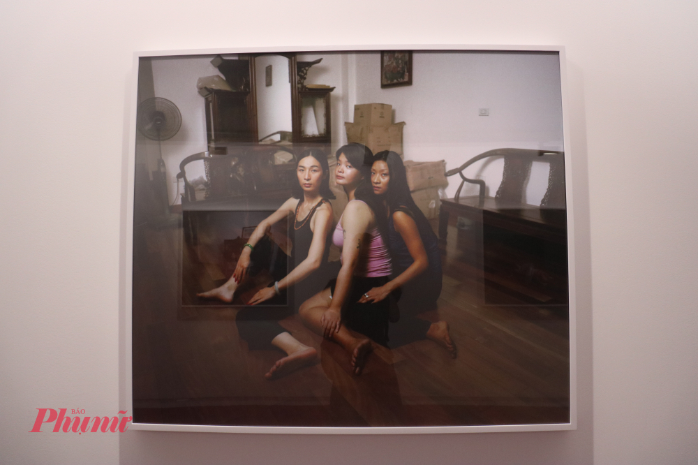 Tác phẩm Danh, An and Linh của nhiếp ảnh gia Vân-Nhi Nguyễn được in Giclée trên giấy