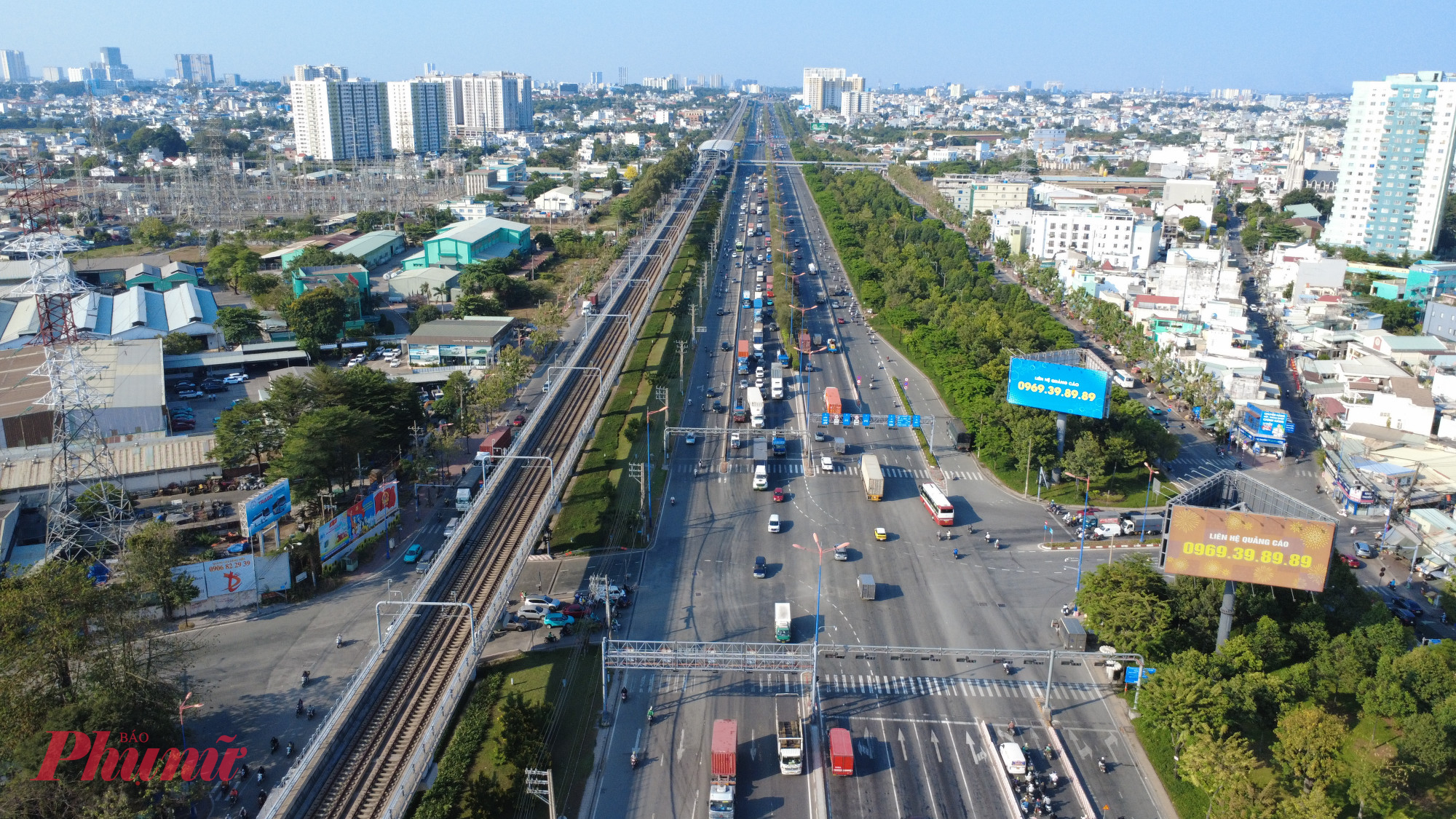theo UBND phường Phước Long, nút giao Tây Hòa (ngã tư MK) là điểm nghẽn phức tạp với dạng “ngã 5”, kết nối nhiều tuyến đường như Võ Nguyên Giáp, Tây Hòa, Nam Hòa và các đường song hành.  Tình trạng ùn tắc tại đây đã kéo dài nhiều năm, ảnh hưởng đến đời sống người dân và hoạt động kinh tế. Tuy nhiên, phương án hiện tại chủ yếu tập trung làm hầm chui cho tuyến chính, chưa xử lý triệt để các xung đột giao thông tại các nhánh rẽ. Do đó, địa phương kiến nghị cần nghiên cứu phương án tổng thể, đồng bộ cả hệ thống đường song hành và các tuyến kết nối để đảm bảo hiệu quả lâu dài.