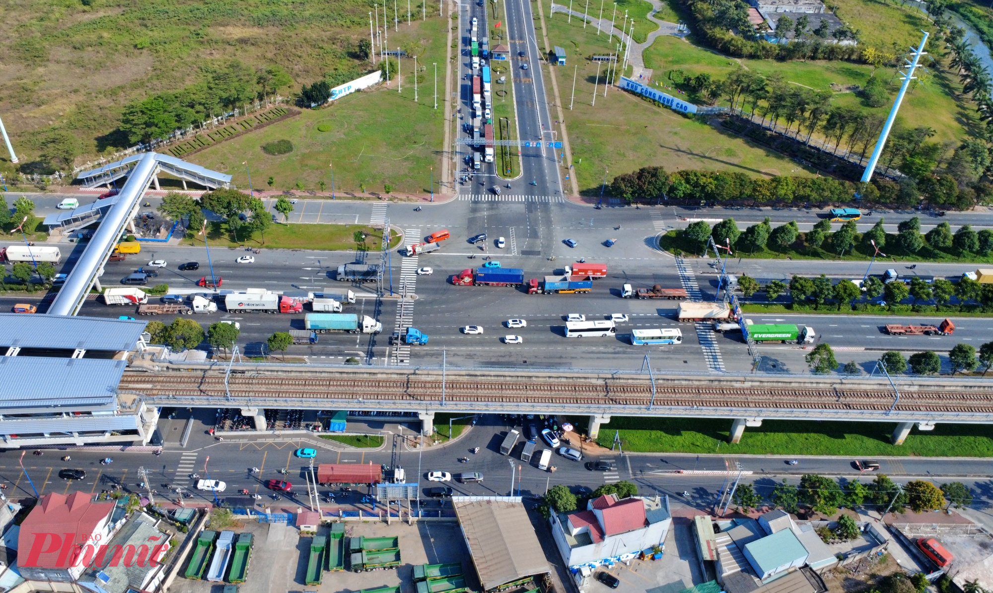 Nút giao khu Công nghệ cao có tổng vốn 188 tỉ đồng. Đây là nút giao có chi phí đầu tư thấp nhất trong 5 nút giao trên trục đường xa lộ Hà Nội - Võ Nguyên Giáp.