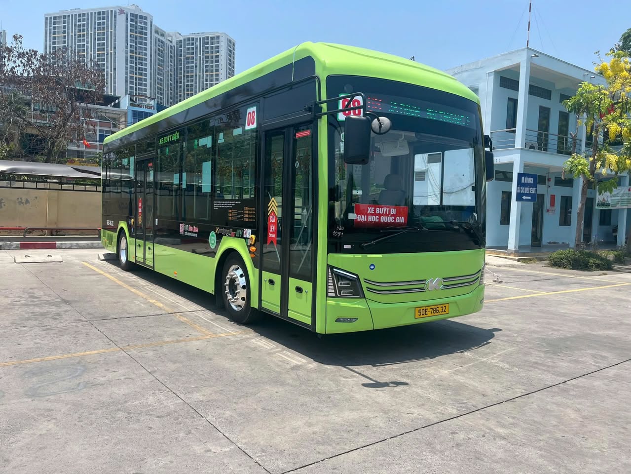 Xe buýt 0 đồng và tầm soát sức khỏe miễn phí sẽ thiết lập chuẩn sống mới cho người dân Tuyến xe buýt 08 (Bến xe buýt Quận 8 – Đại học Quốc gia TP.HCM) là một trong những tuyến kết nối xuyên suốt nhiều khu vực quan trọng của thành phố, từ trung tâm đến khu Đông. Với lộ trình đi qua bệnh viện, trường học, trung tâm thương mại và các đầu mối giao thông lớn, tuyến 08 mang đến giải pháp di chuyển thuận tiện, tiết kiệm và phù hợp cho nhiều nhu cầu của người dân.