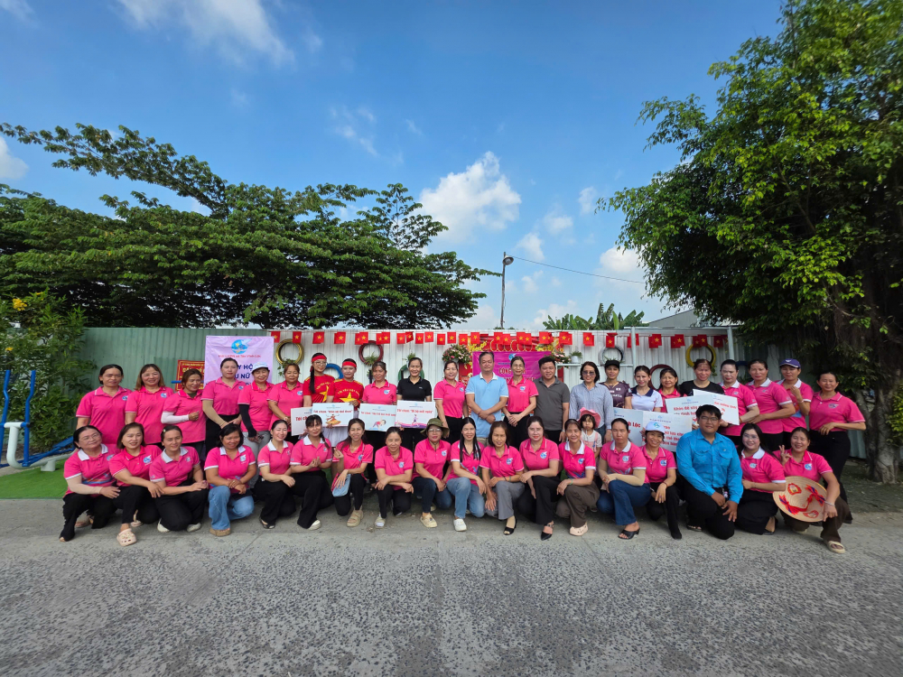 Chương trình thu hút đông đảo hội viên phụ nữ và người dân địa phương tham gia, tạo nên không khí sôi nổi, lan tỏa thông điệp sống xanh, sống khỏe trong cộng đồng. 