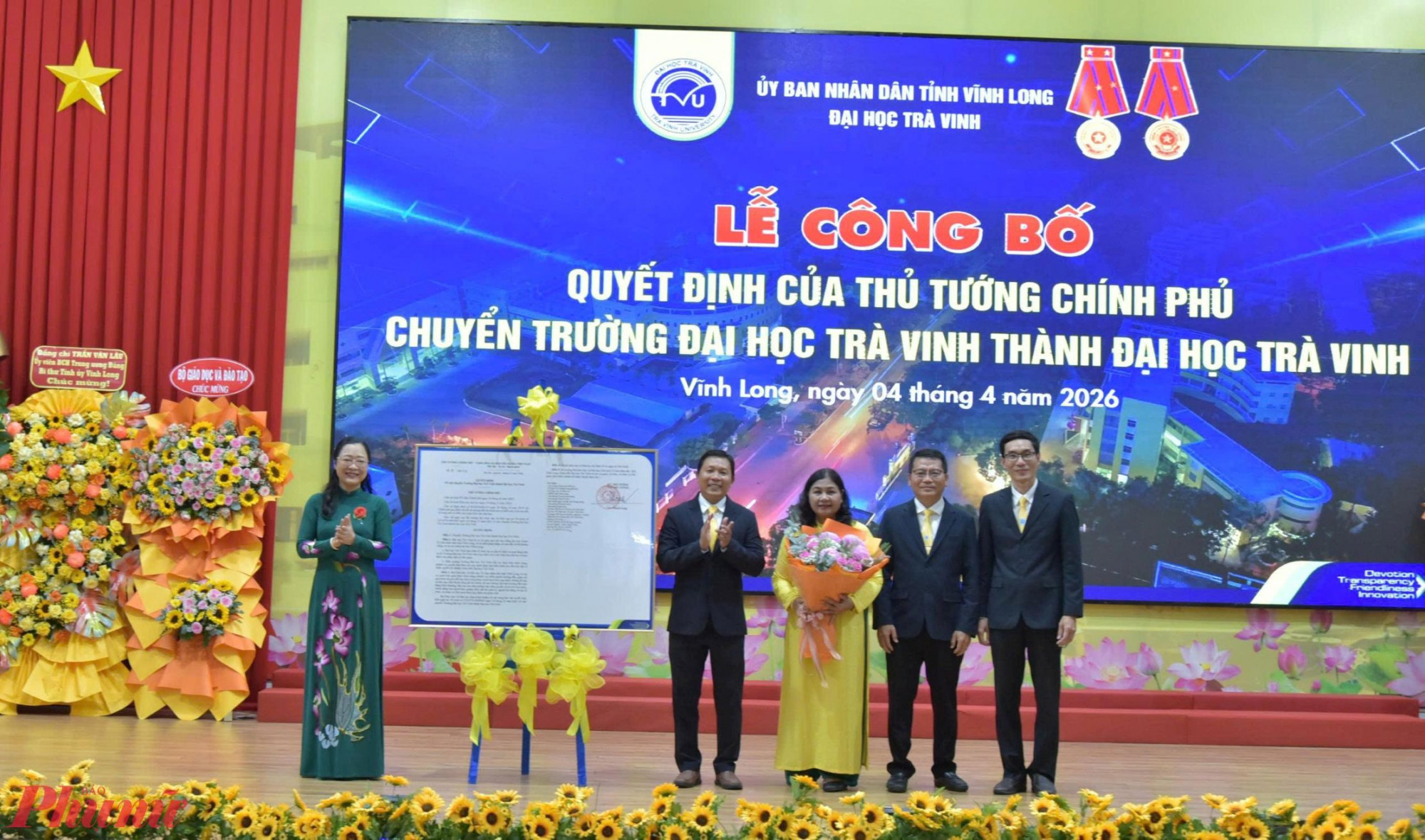 Công bố quyết định chuyển Trường Đại học Trà Vinh thành Đại học Trà Vinh