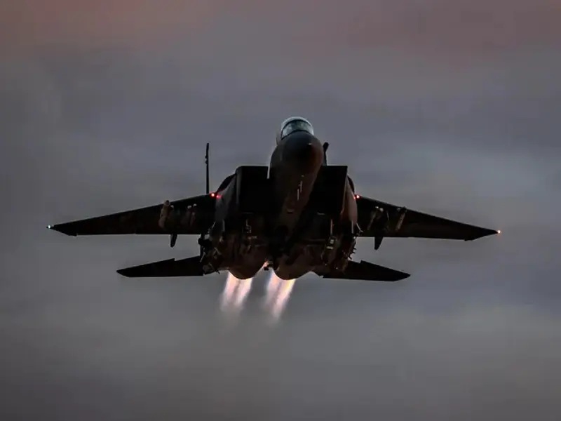 Hình ảnh mảnh vỡ từ chiếc máy bay chiến đấu thứ hai của Mỹ bị Lực lượng Vệ binh Cách mạng Iran tuyên bố bị bắn hạ trên bầu trời miền trung Iran, được chia sẻ qua Telegram hôm thứ Sáu.  Tehran tuyên bố đã bắn hạ một máy bay chiến đấu F-15E của Mỹ vào ngày 3/4 -. Ảnh: (X)