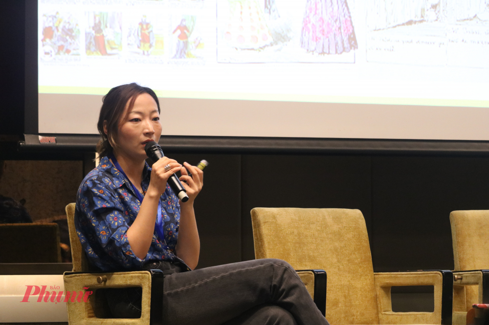 Tọa đàm tổng quan về truyện tranh Pháp - Bỉ từ các tác phẩm kinh điển đến thời đại kỹ thuật số do diễn giả Yan Dong trình bày 