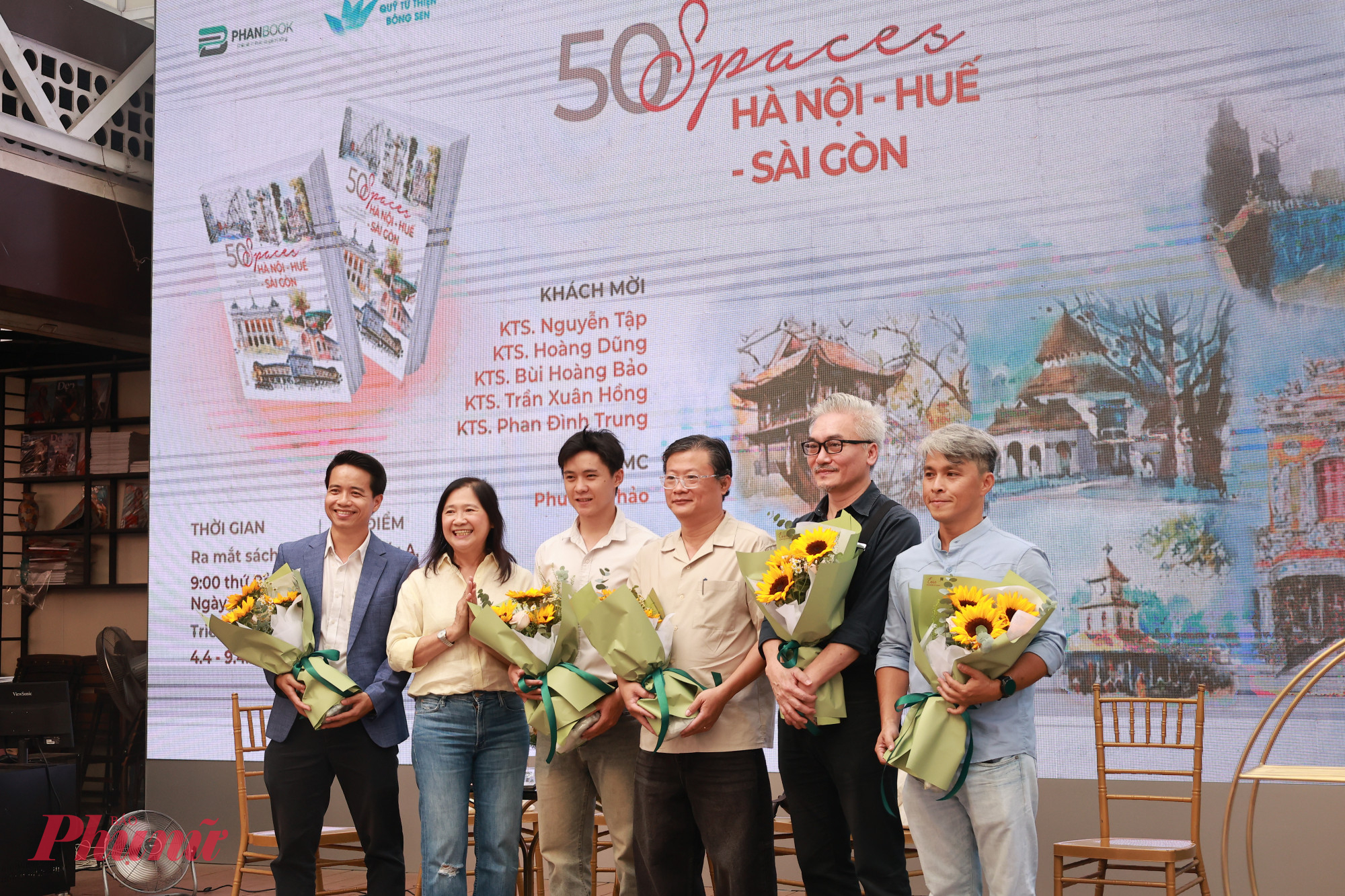 Nhóm tác giả đại diện tham dự ra mắt sách: KTS Hoàng Dũng - Phan Đình Trung - Trần Xuân Hồng - Bùi Hoàng Bảo - Nguyễn Tập (từ trái sang phải)