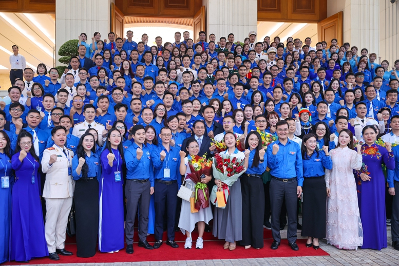 Thủ tướng Phạm Minh Chính gặp mặt các gương mặt trẻ tiêu biểu, triển vọng và cán bộ đoàn tiêu biểu nhân dịp kỷ niệm 95 năm Ngày thành lập Đoàn Thanh niên Cộng sản Hồ Chí Minh (26/3/1931 - 26/3/2026) - Ảnh: VGP