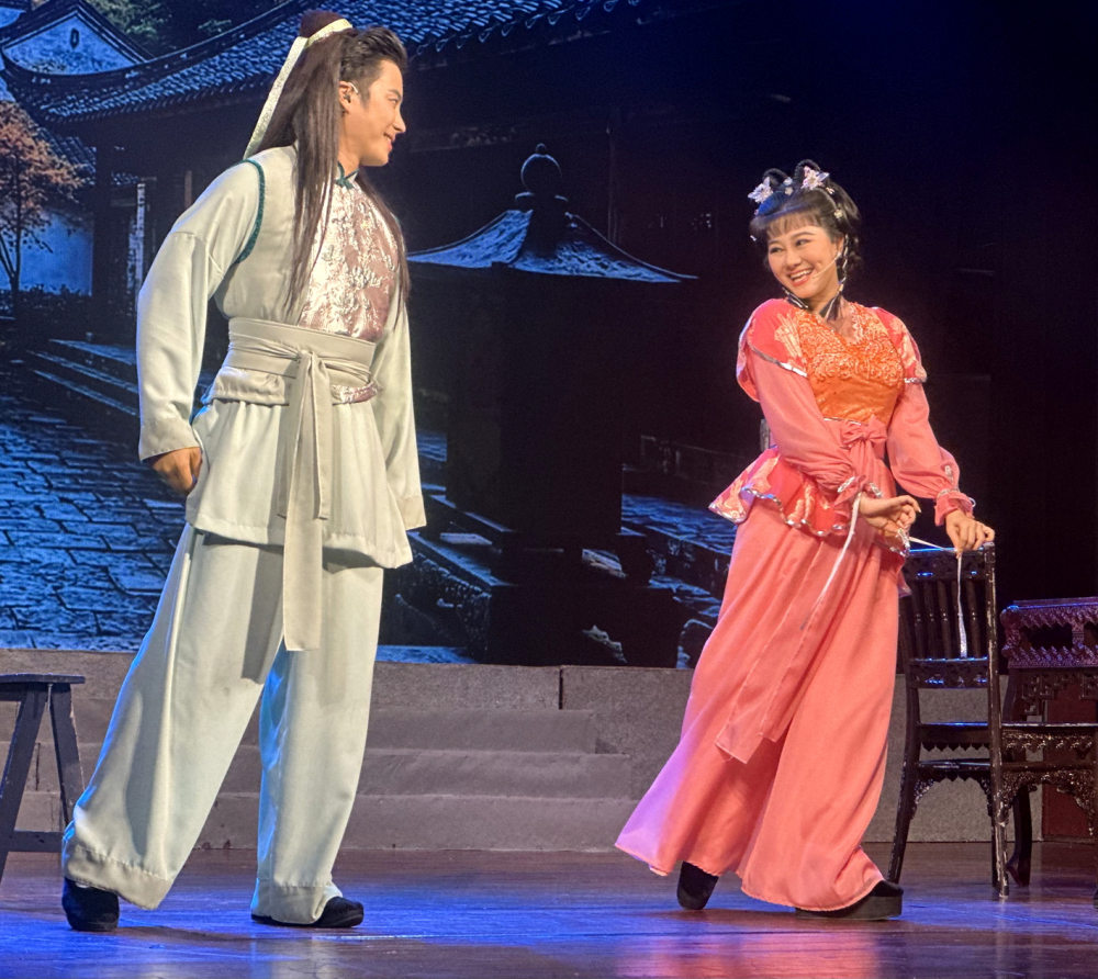 Cải lương trên đường tái định vị Nghệ sĩ nhân dân Quế Trân, Nghệ sĩ ưu tú Võ Minh Lâm - 2 trong số những nghệ sĩ chủ lực của sân khấu cải lương hiện nay - ẢNH: T.V.