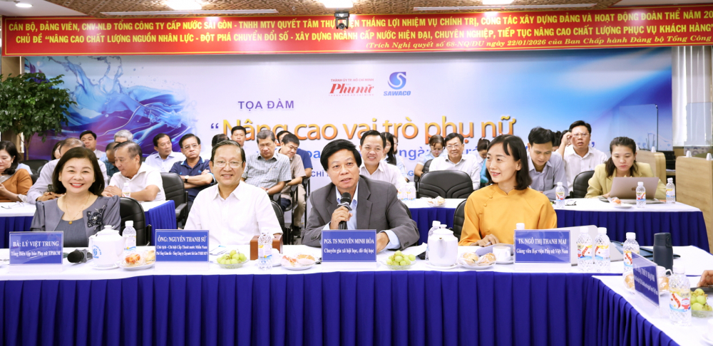 Tạo môi trường để phụ nữ ngành nước lên tiếng Đại diện SAWACO, Báo Phụ nữ TPHCM cùng các chuyên gia, diễn giả tại buổi tọa đàm