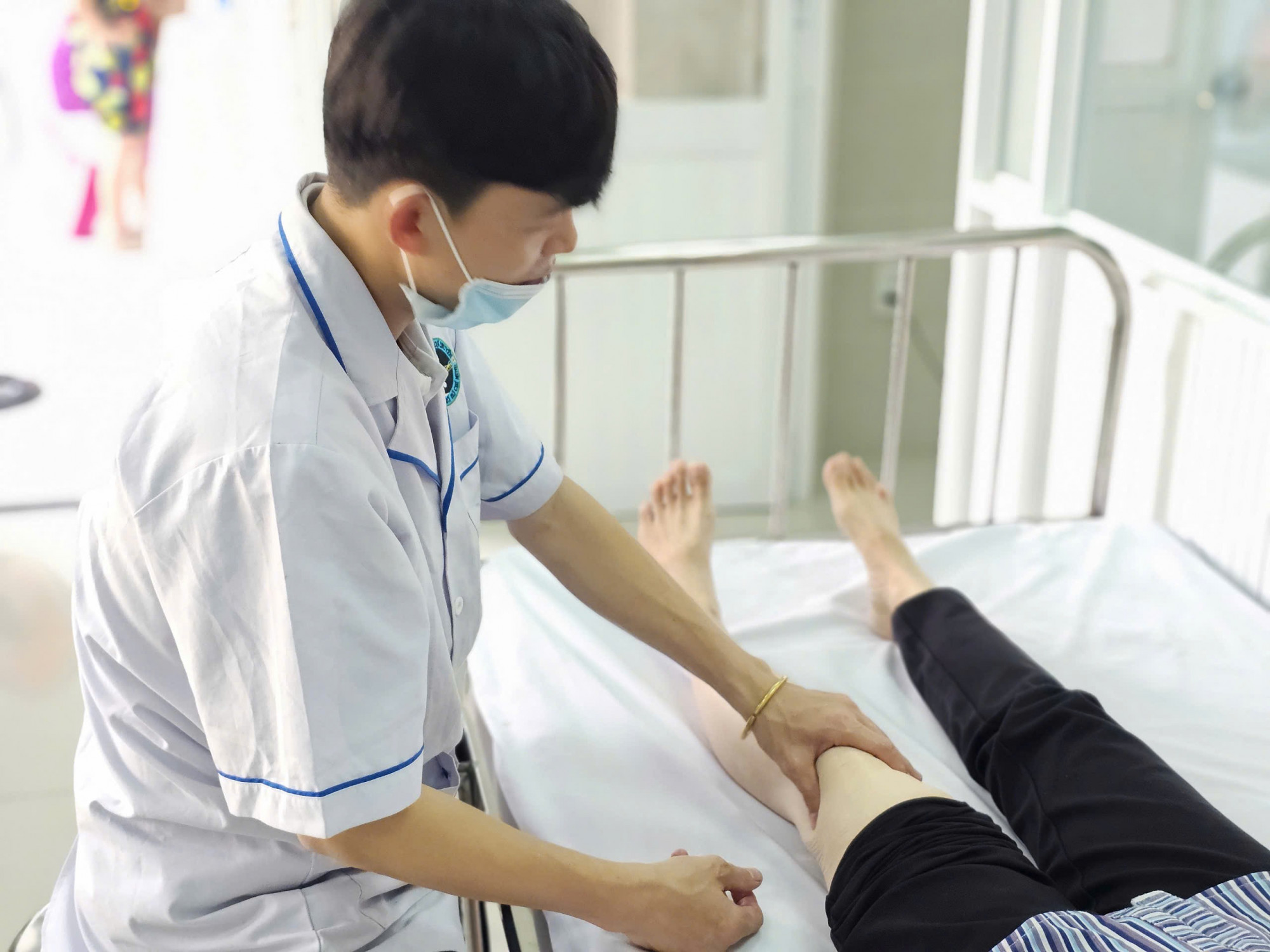 Đa sỗ người bệnh mắc các bệnh mạn tính, cơ xương khớp, một số trường hợp cần sử dụng thuốc