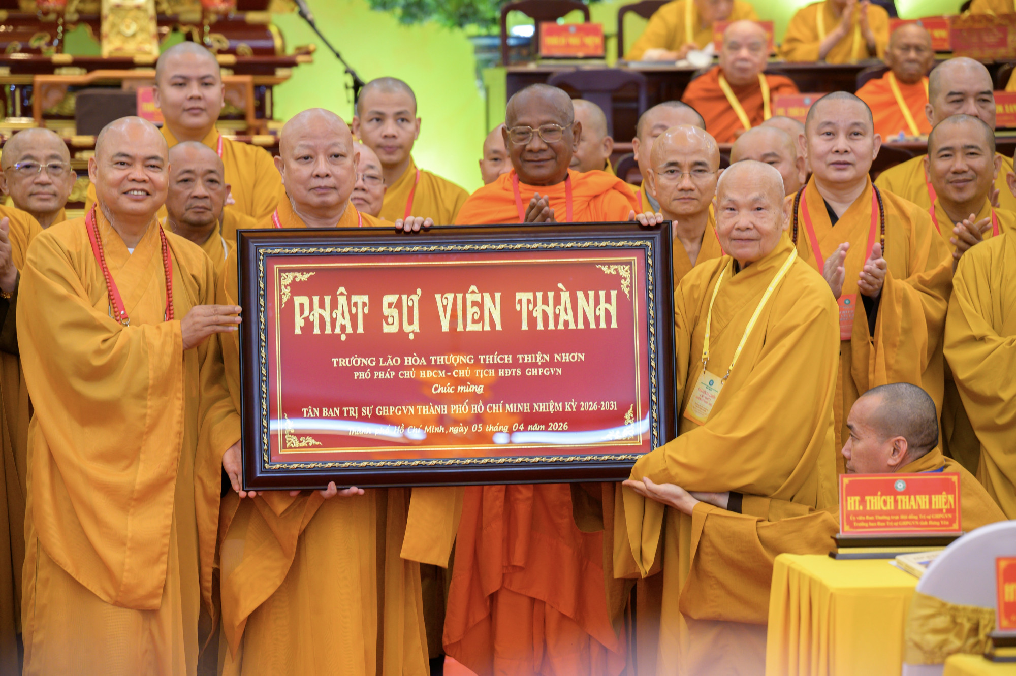 Ban Trị sự Giáo hội Phật giáo Việt Nam TPHCM ra mắt Đại hội và nhận quà chúc mừng 