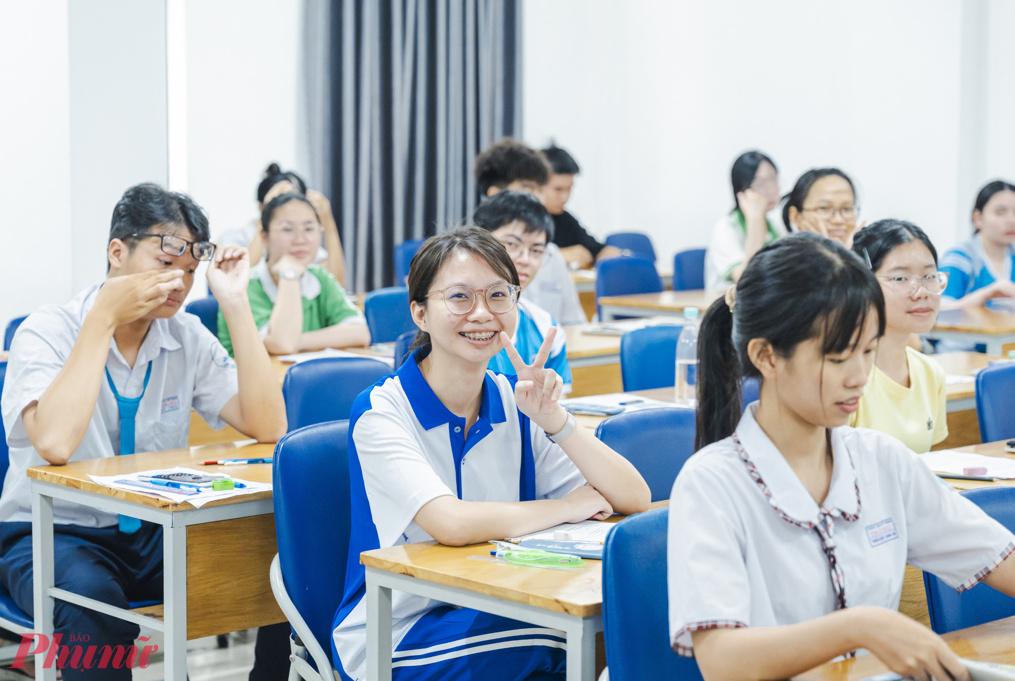 Thí sinh tự tin trước giờ làm bài thi tại Trường đại học Công Thương TPHCM - Ảnh: Nguyễn Loan