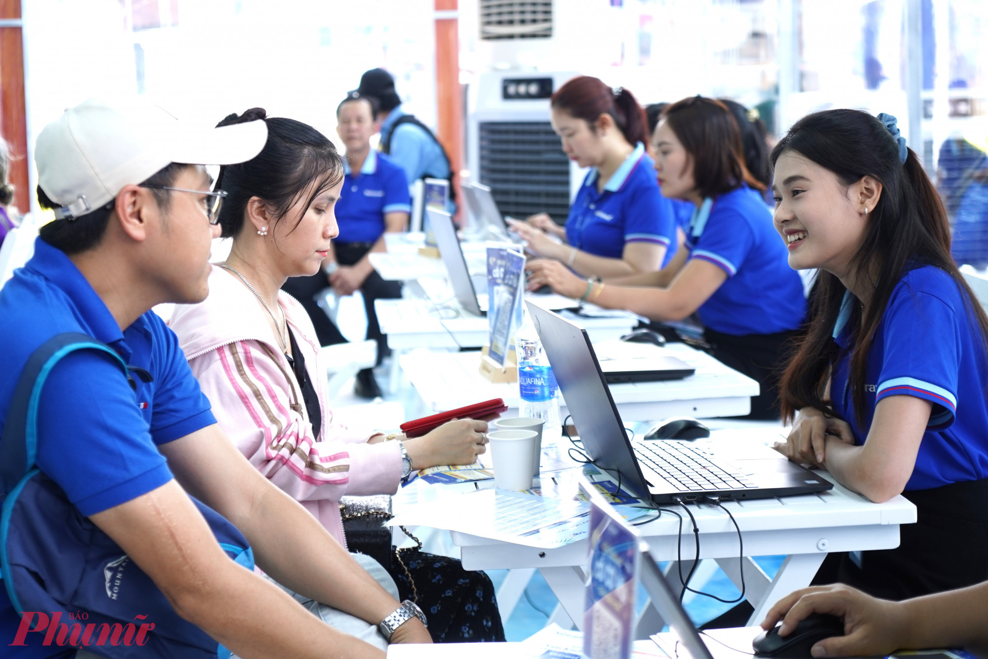 Đại diện Vietravel cho biết, sau 3 ngày diễn ra sự kiện, gian hàng đã đón hơn 3.200 lượt khách. Nhu cầu du lịch ghi nhận tín hiệu tích cực, tập trung ở nhóm khách gia đình, bạn trẻ và những người có xu hướng lên kế hoạch sớm cho quý II và mùa hè. Đáng chú ý, hành vi tiêu dùng năm nay có sự thay đổi: khách không chỉ quan tâm giá mà còn cân nhắc chất lượng hành trình, trải nghiệm và uy tín thương hiệu.