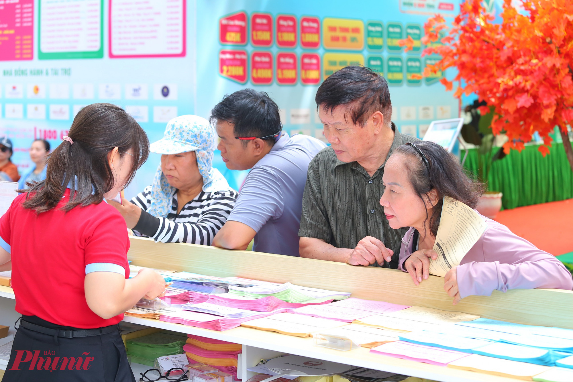 Tuy nhiên, phân khúc bán chạy nhất vẫn là tour Hàn Quốc từ 13,99 triệu đồng và tour Thái Lan từ 6,49 triệu đồng. Trong nước, nhu cầu cũng tăng rõ rệt, đặc biệt với các tuyến miền Bắc, miền Trung, Phú Quốc và các điểm đến mới ở Tây Nguyên như Măng Đen, Tà Đùng.