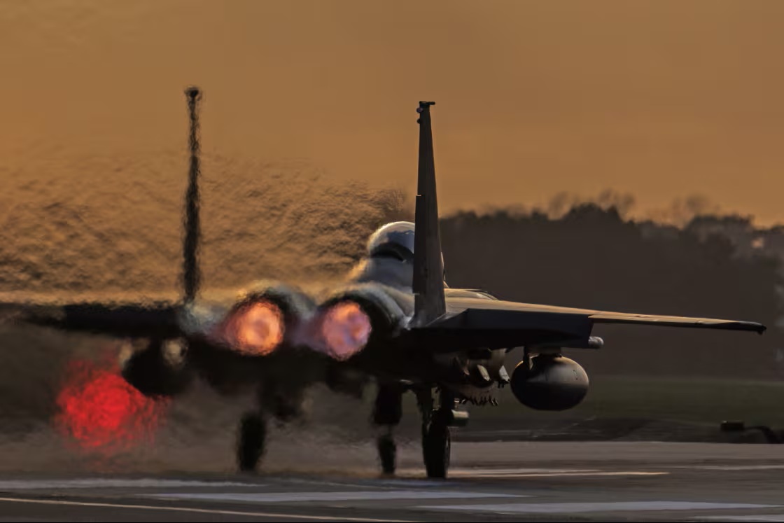 Một chiếc máy bay chiến đấu F-15 của Không quân Mỹ cất cánh từ căn cứ không quân RAF Lakenheath ở Mildenhall, Anh, vào ngày 7/1 - Ảnh: Dan Kitwood/Getty Images