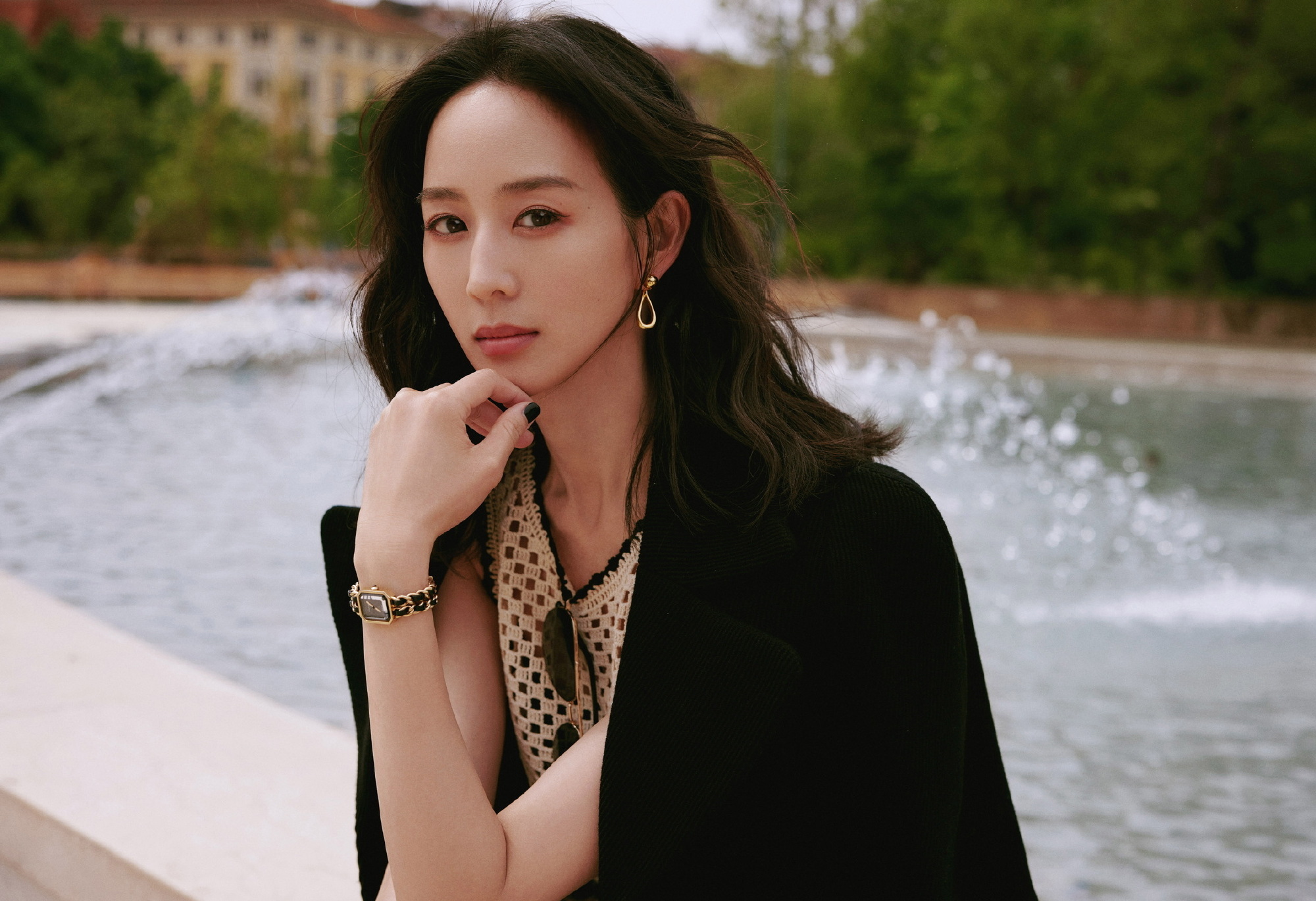 Cận cảnh làn da láng mịn, trẻ trung của nữ diễn viên ở tuổi 44.