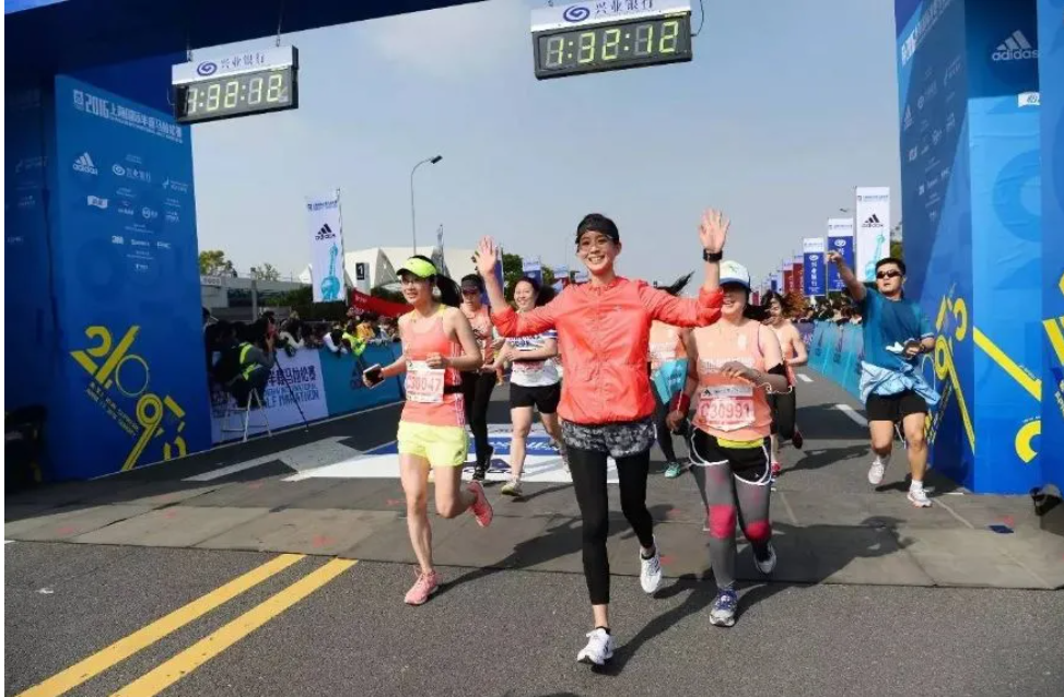 Trương Quân Ninh tích cực tham gia các giải chạy bộ.