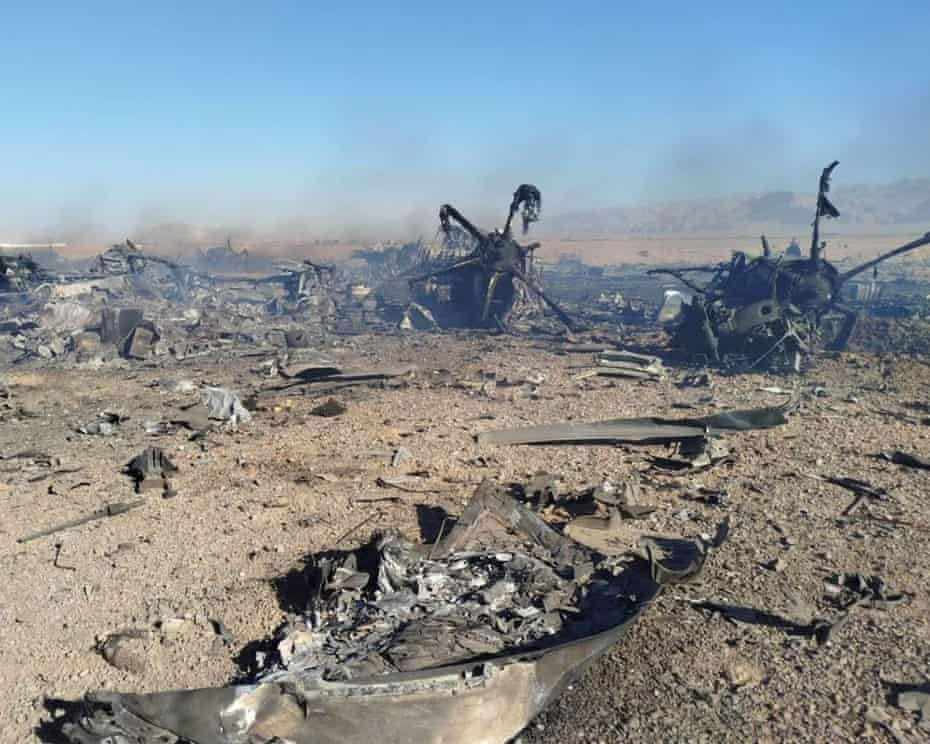 Lực lượng Vệ binh Cách mạng Iran cung cấp ảnh  được cho là hình ảnh xác máy bay bị rơi ở miền trung Iran.
