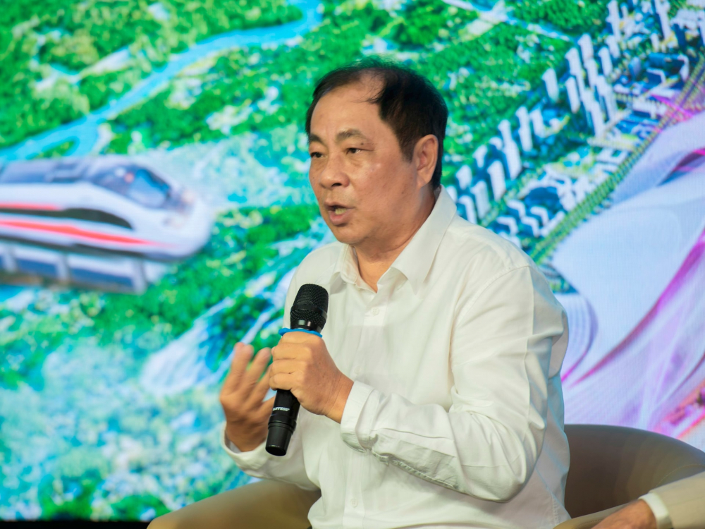 Chuyên gia Đinh Thế Hiển chia sẻ tại Toạ đàm Dòng vốn ngoại đổ bộ - Cơ hội bất động sản Việt Nam. 