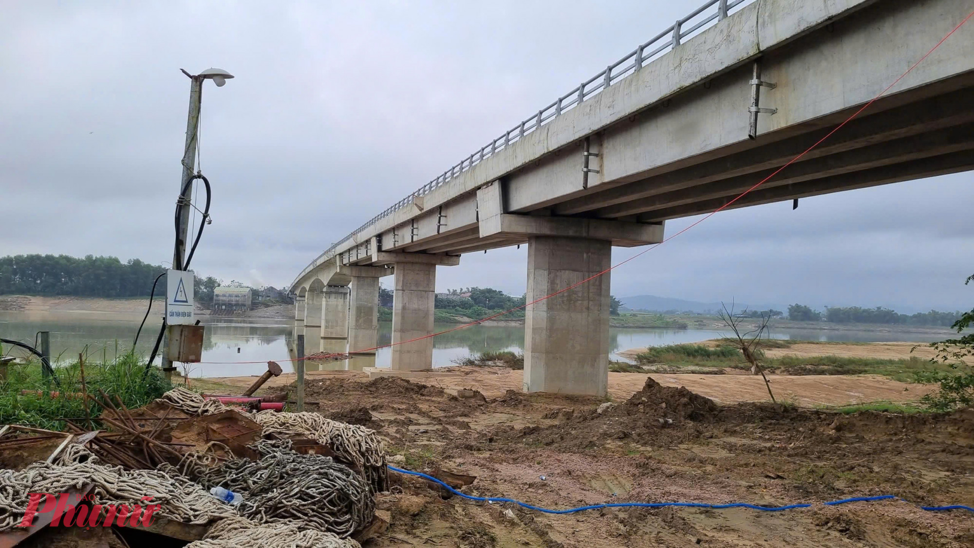 Cầu Văn Ly và đường dẫn.