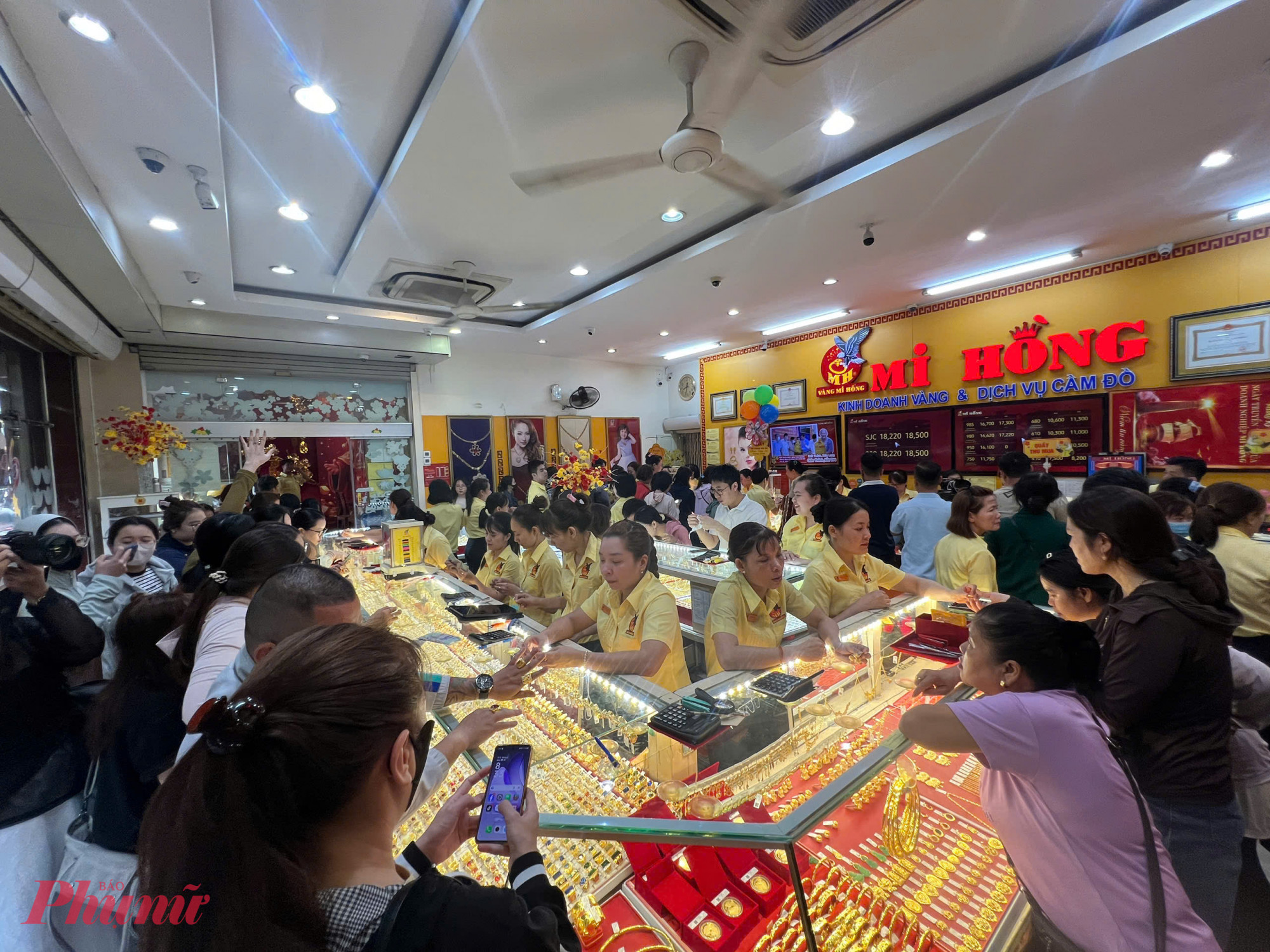 Giá vàng trong nước giảm theo giá vàng thế giới 