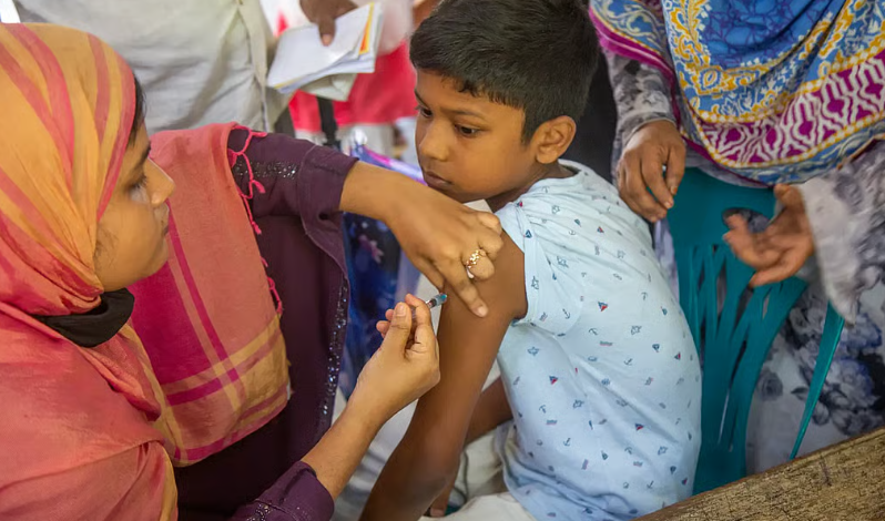 Các quan chức cho biết chiến dịch tiêm chủng khẩn cấp sẽ bổ sung cho các nỗ lực tiêm chủng định kỳ khi chính quyền đang nỗ lực kiểm soát dịch bệnh. (Ảnh của EPA Images)