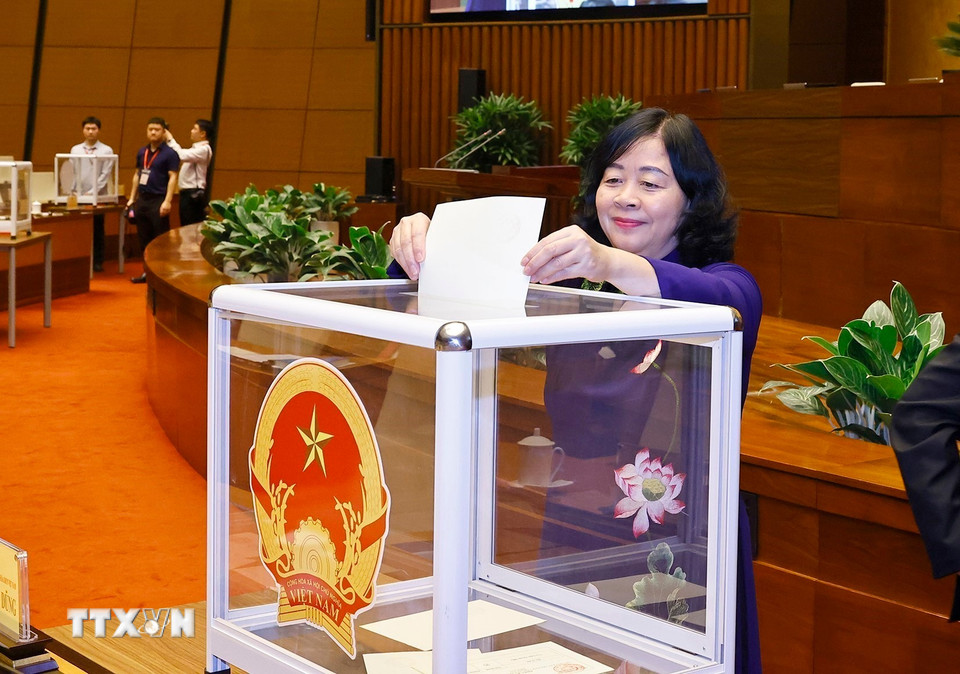 Đại biểu Quốc hội bỏ phiếu bầu Chủ tịch Quốc hội khoá XVI - Ảnh: TTXVN