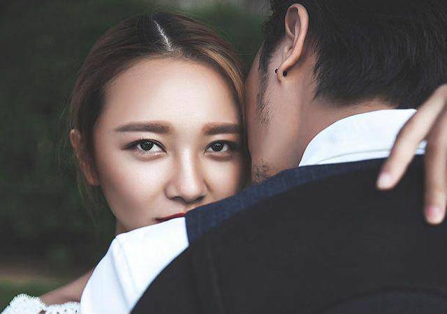 Phụ nữ thường phát hiện ra sự thật bị phản bội từ một ánh mắt nghi ngờ (Ảnh minh họa)