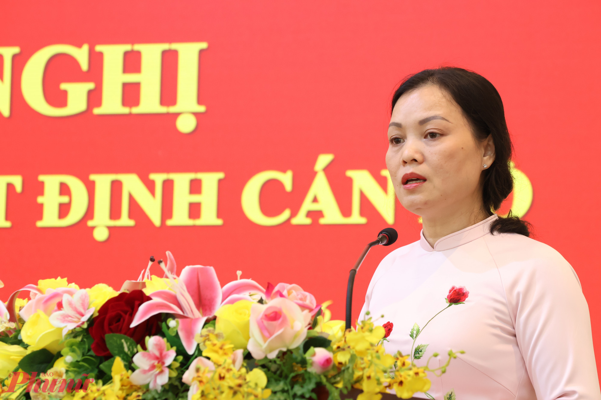 Tân Bí thư Đảng ủy phường Tân Thành Huỳnh Thị Phúc phát biểu nhận nhiệm vụ - Ảnh: Thanh Tâm