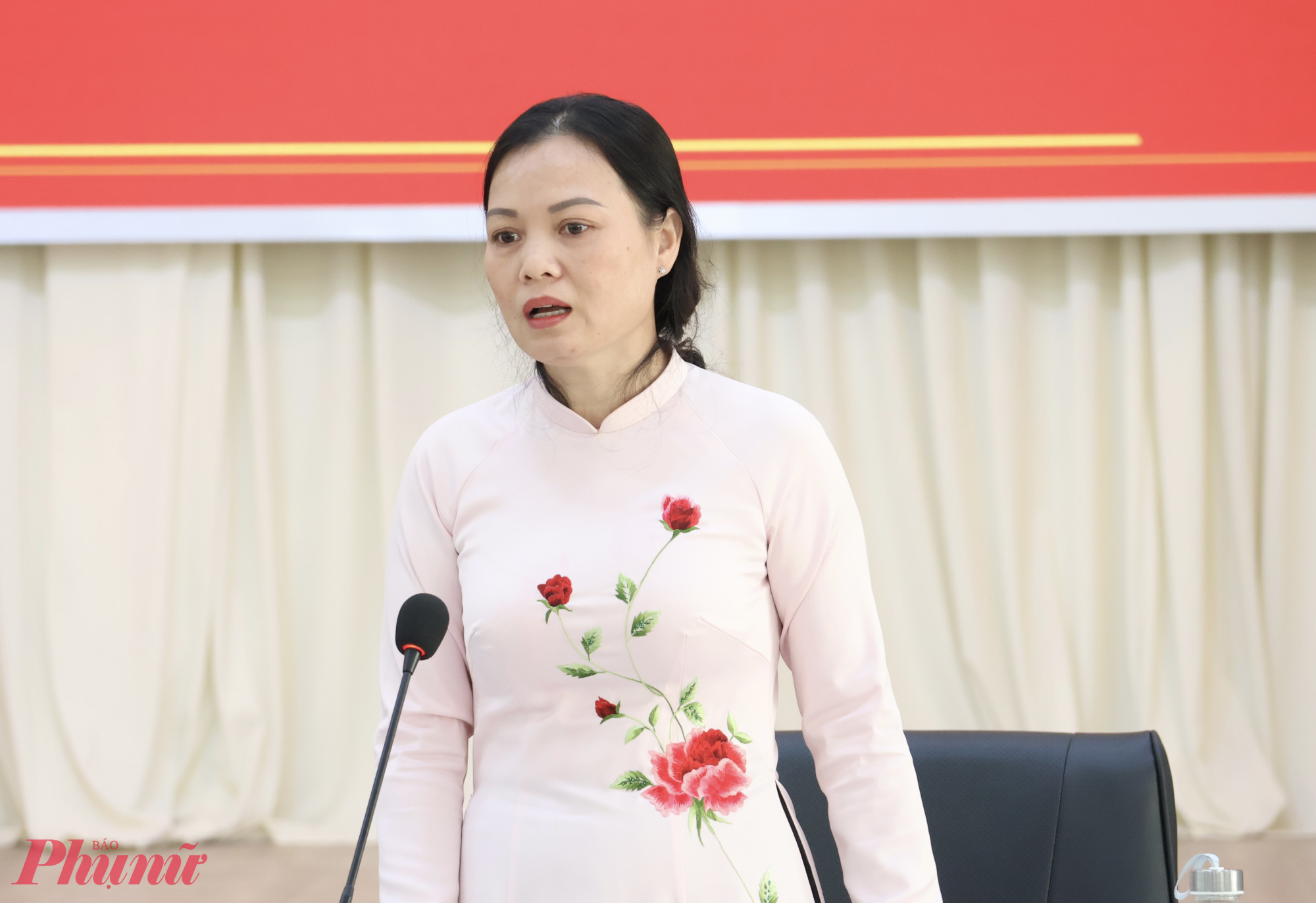 Bà Huỳnh Thị Phúc - Bí thư Đảng uỷ phường Tân Thành phát biểu tiếp thu tại buổi làm việc - Ảnh: Thanh Tâm