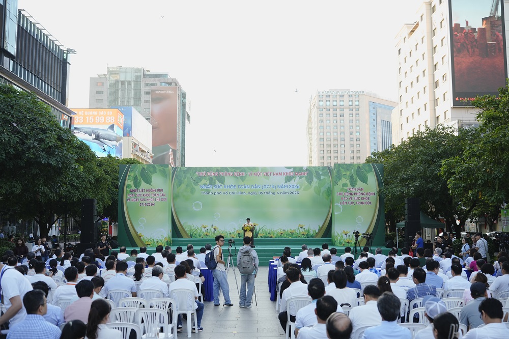 Toàn cảnh lễ mít tinh cấp thành phố phát động Ngày Sức khỏe toàn dân tại TPHCM - Ảnh: VN