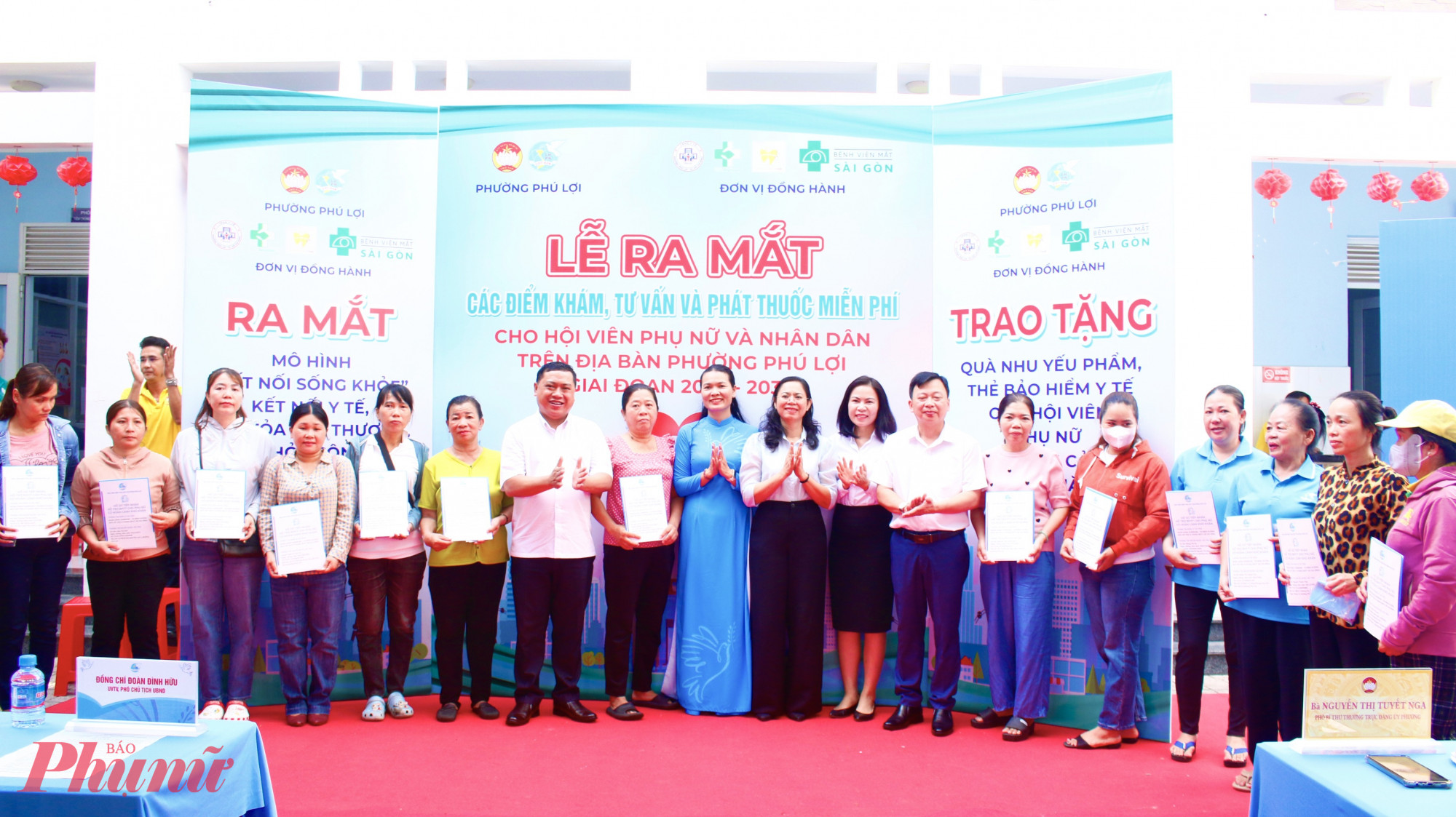 Thông qua sự kết nối này, các điểm chăm sóc sức khỏe cộng đồng được hình thành tại các phòng khám, bệnh viện, trạm y tế trên địa bàn phường, nhằm tạo điều kiện để hội viên phụ nữ và người dân trên địa bàn dễ dàng tiếp cận các dịch vụ y tế. Tại các cơ sở trên, người dân có thể được tư vấn, thăm khám sức khỏe định kỳ hoặc khi cấp thiết. Hội LHPN phường sẽ đóng vai trò nòng cốt trong việc theo dõi, nắm bắt tình hình, đồng thời đẩy mạnh tuyên truyền, vận động cán bộ, hội viên phụ nữ, trẻ em và người dân đến thăm khám tại các điểm chăm sóc sức khỏe này.