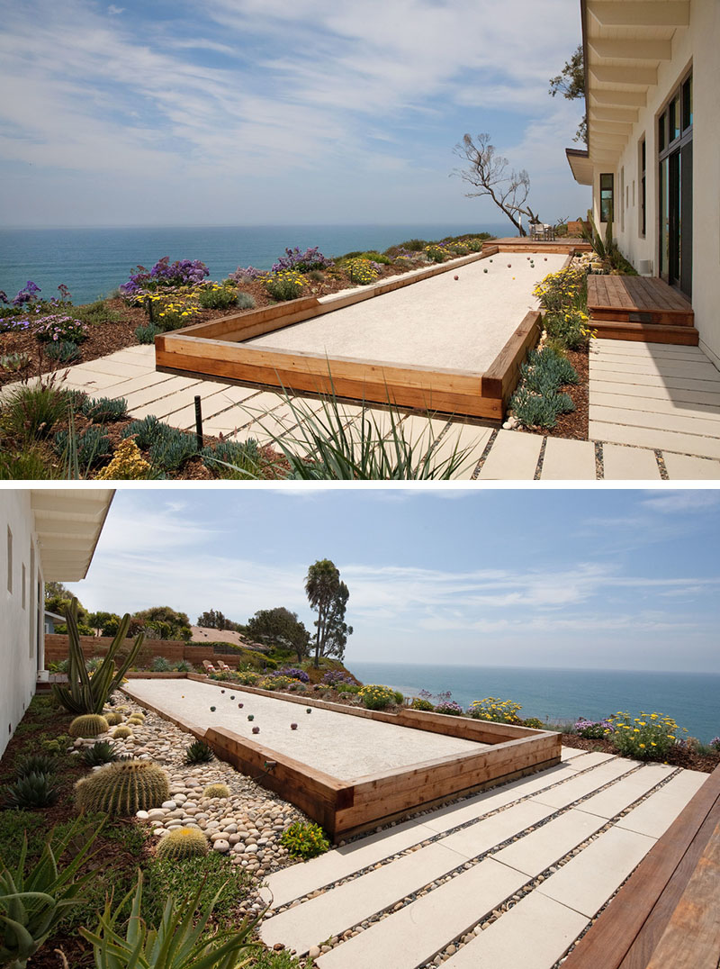 Tiếp theo là ngôi nhà này ở California, có tầm nhìn ra đại dương. Ngôi nhà có sân chơi bocce được xây dựng sẵn, lý tưởng để vừa ngắm cảnh biển vừa tiếp đãi khách. Ảnh: @: Holly Lepere.