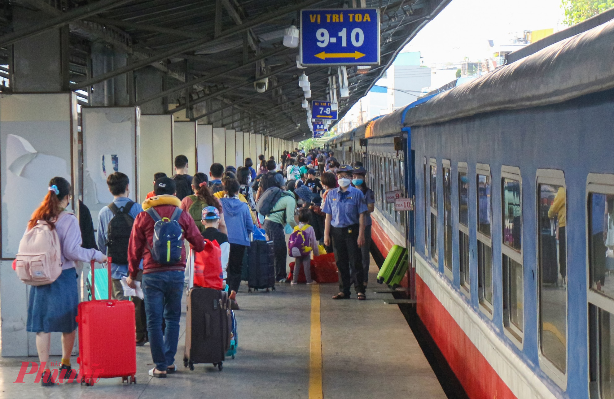 Ngành đường sắt tăng cường phục vụ nhu cầu đi lại cao điểm dịp Lễ 30/4. Ảnh: N.H