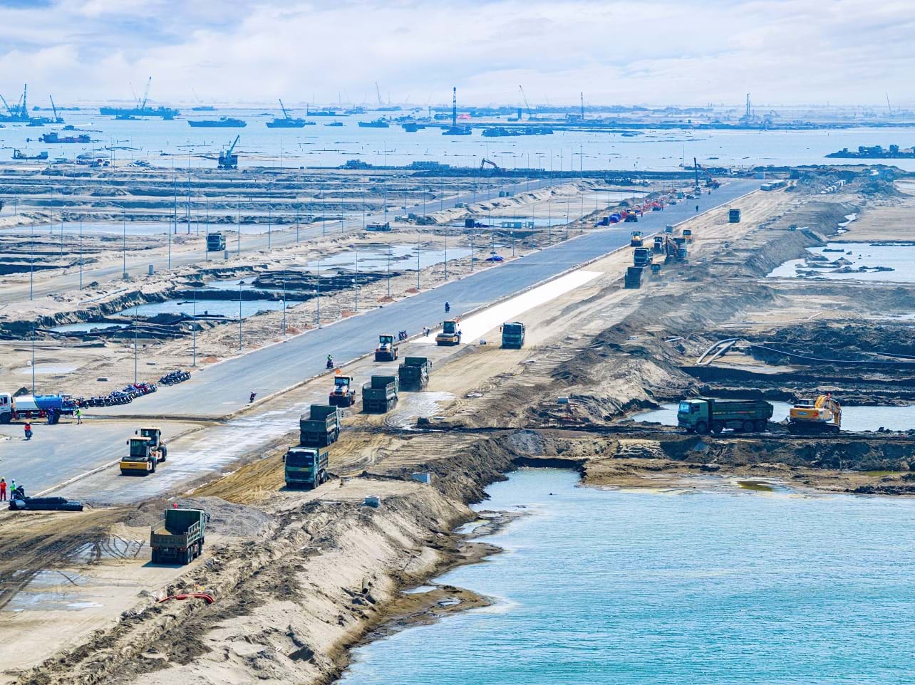 Chuyên gia quốc tế: “Bất động sản Việt Nam nổi lên như ‘vịnh trú ẩn’ đi kèm tăng trưởng của dòng vốn ngoại” Vinhomes Green Paradise có tổng chiều dài bãi biển lên tới 121km, quy mô 2.870ha, mật độ xây dựng chỉ 16% và được Vinhomes tiên phong phát triển theo mô hình ESG++, với 5 trụ cột: Môi trường - Xã hội - Quản trị - Tái sinh - Thích ứng biển đổi khí hậu