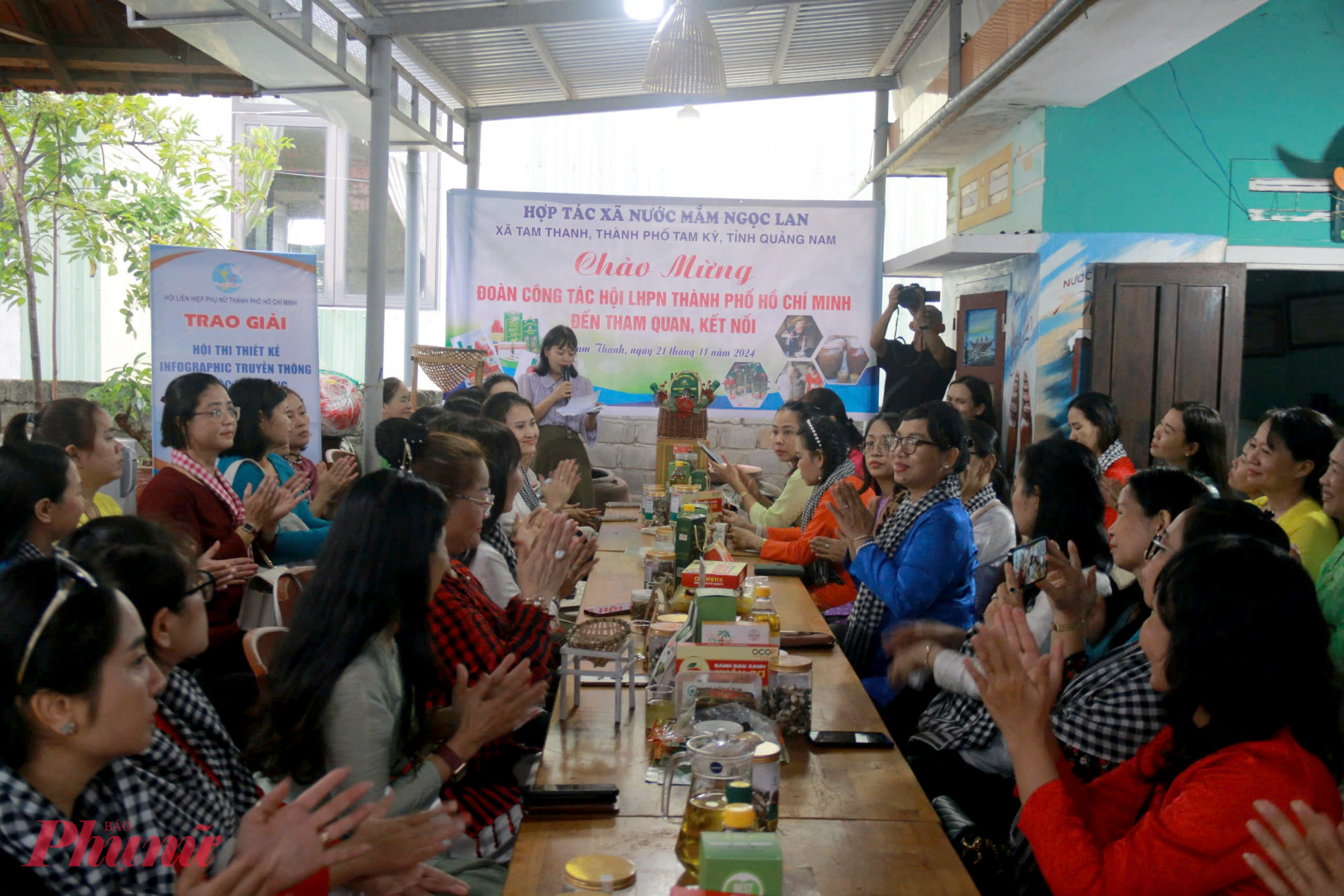 Hội LHPN TPHCM trong một lần tham quan và kết nối đầu ra cho các sản phẩm OCOP tại TP Đà Nẵng.