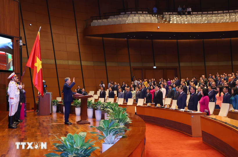 Đại biểu Quốc hội: Nhất thể hoá đã đáp ứng yêu cầu thực tiễn trong giai đoạn rất mới Chủ tịch nước Cộng hòa xã hội chủ nghĩa Việt Nam Tô Lâm tuyên thệ nhậm chức. (Ảnh: Văn Điệp/TTXVN)