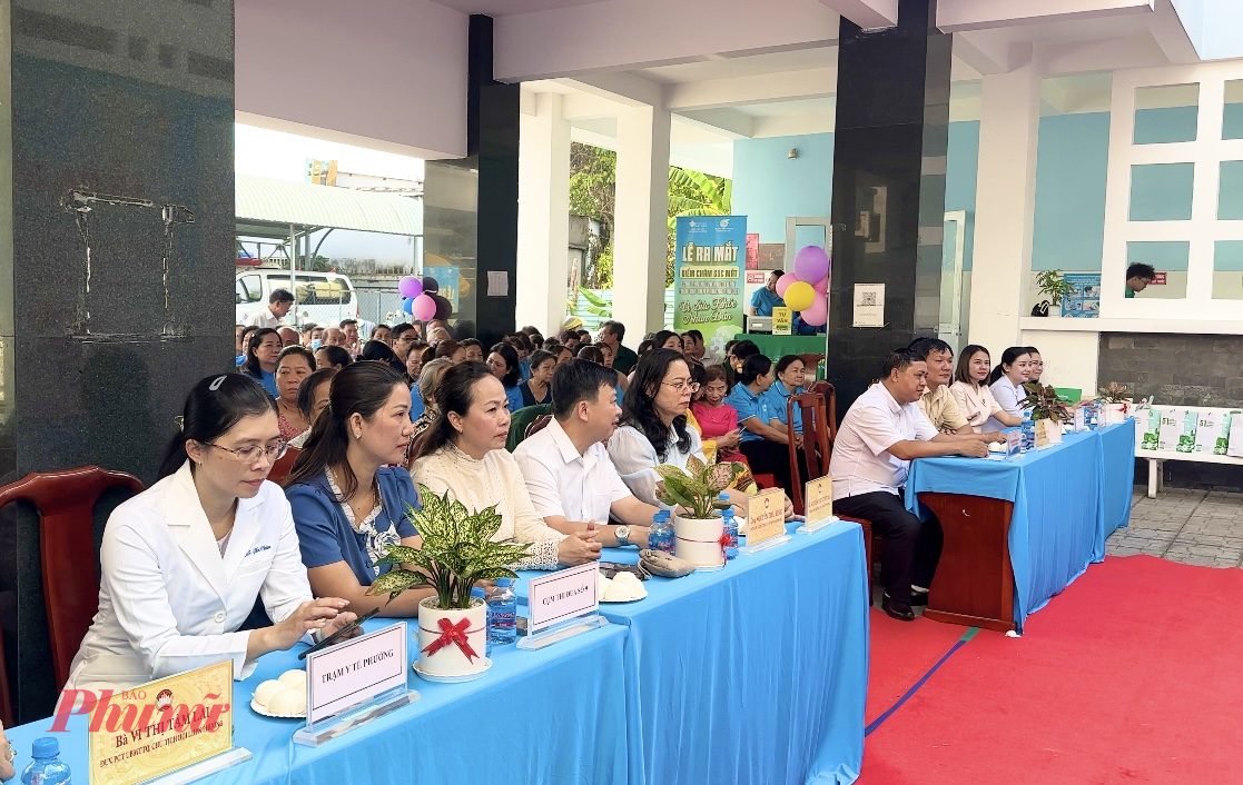Ngày 7/4, Hội LHPN phường Phú Lợi, TPHCM tổ chức lễ ra mắt các điểm khám, tư vấn và phát thuốc miễn phí cho hội viên phụ nữ và người dân trên địa bàn phường giai đoạn 2026 – 2030 tại Trạm y tế phường.
