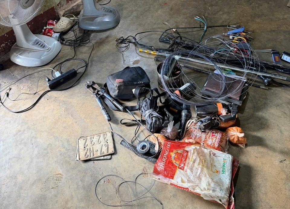 Nhiều dụng cụ phục vụ việc bắt trộm chó - ảnh: Sỹ Đức