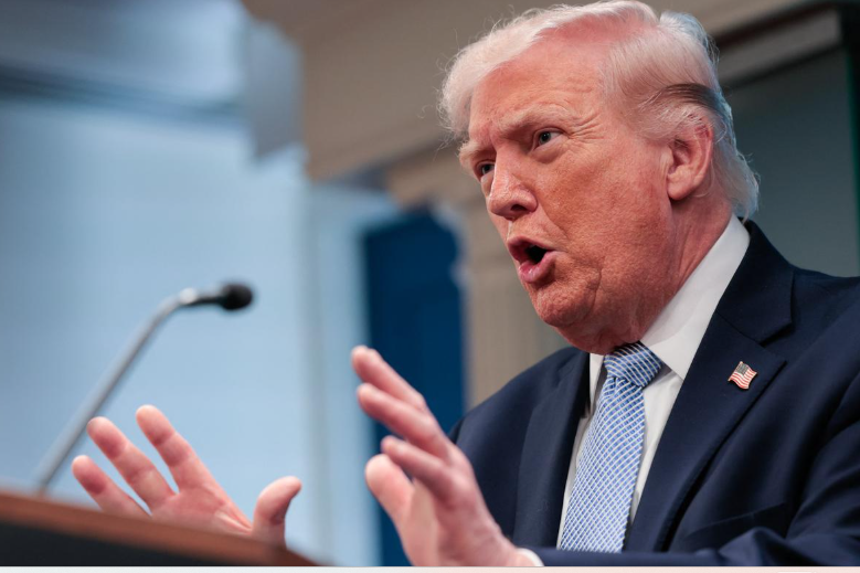 Tổng thống Mỹ Donald Trump phát biểu về cuộc xung đột ở Iran tại Phòng họp báo James S. Brady của Nhà Trắng, ngày 6 tháng 4