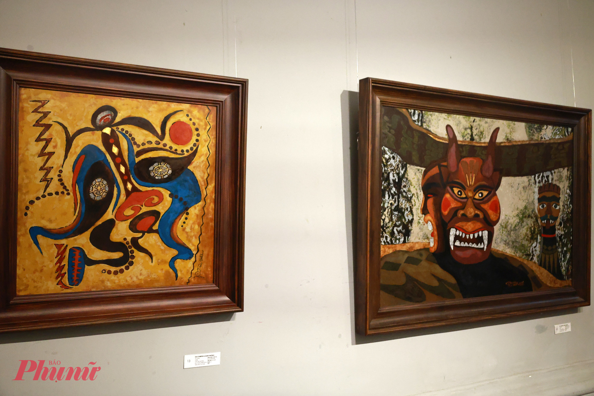 Hầu hết các tác phẩm được thể hiện bằng chất liệu sơn mài, sơn ta 