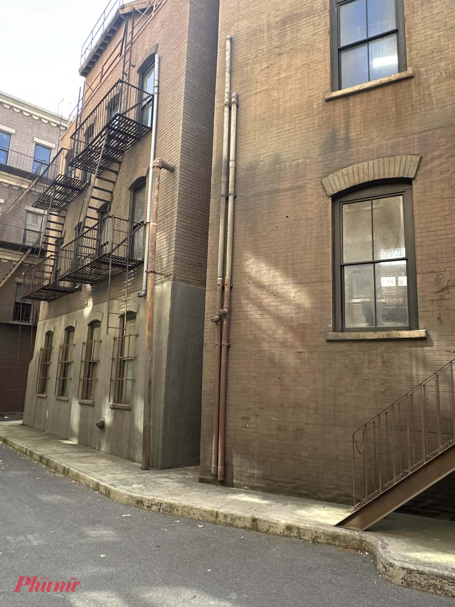 Nơi diễn ra nụ hôn ngược nổi tiếng của ngừii nhện