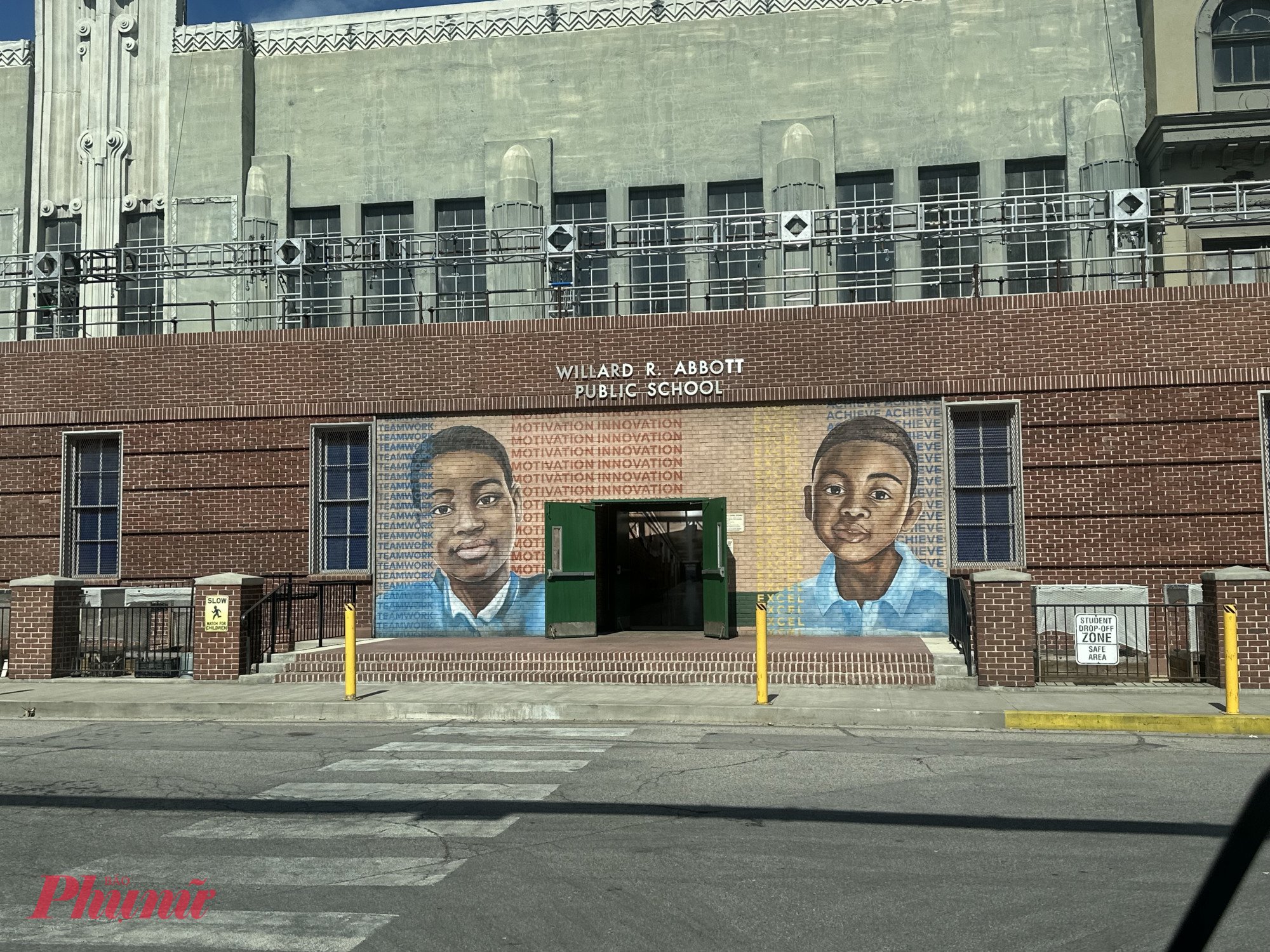 Trường học trong loạt phim