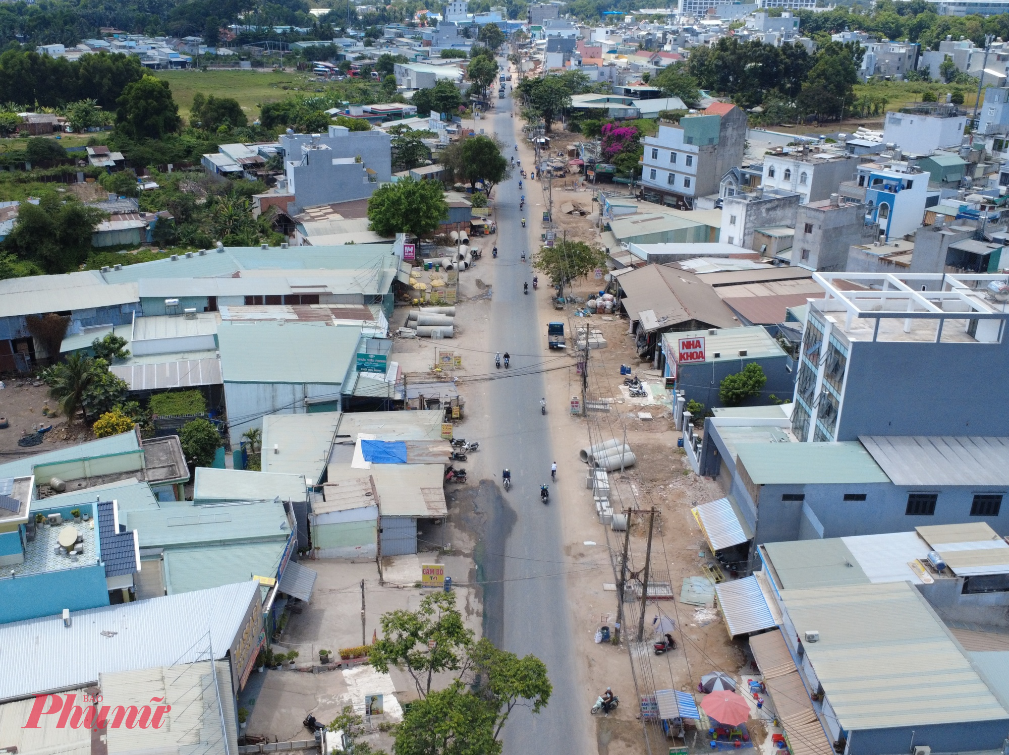 Tuy nhiên, việc thi công phân đoạn, thiếu tính đồng bộ đang ảnh hưởng đáng kể đến tiến độ chung. 