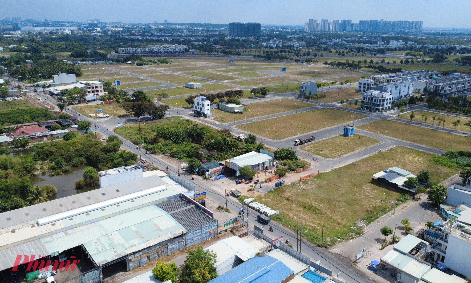 Đối với riêng đoạn qua Khu đô thị mới Đông Tăng Long sẽ có mặt cắt ngang 10m, trong phạm vi quy hoạch 20m. 