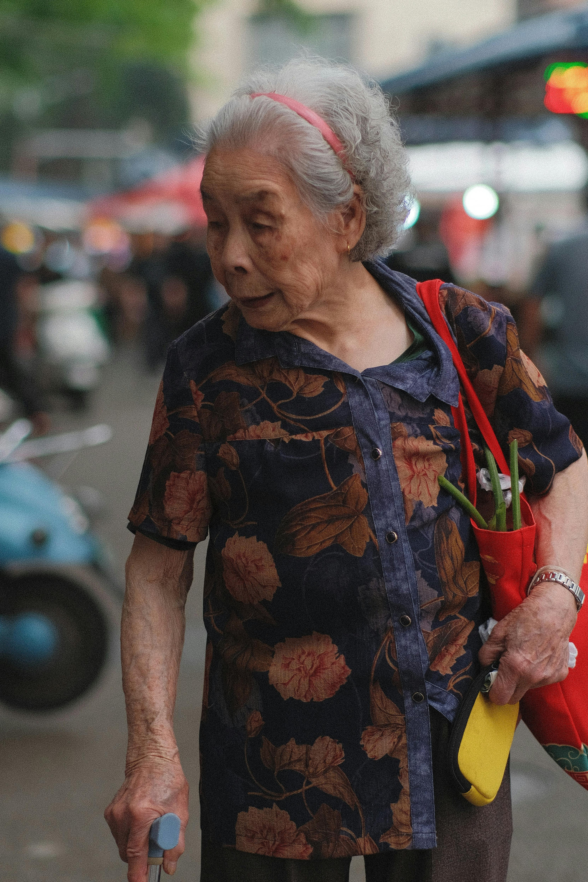 Mẹ đi chợ mỗi ngày - Ảnh minh họa Pexels