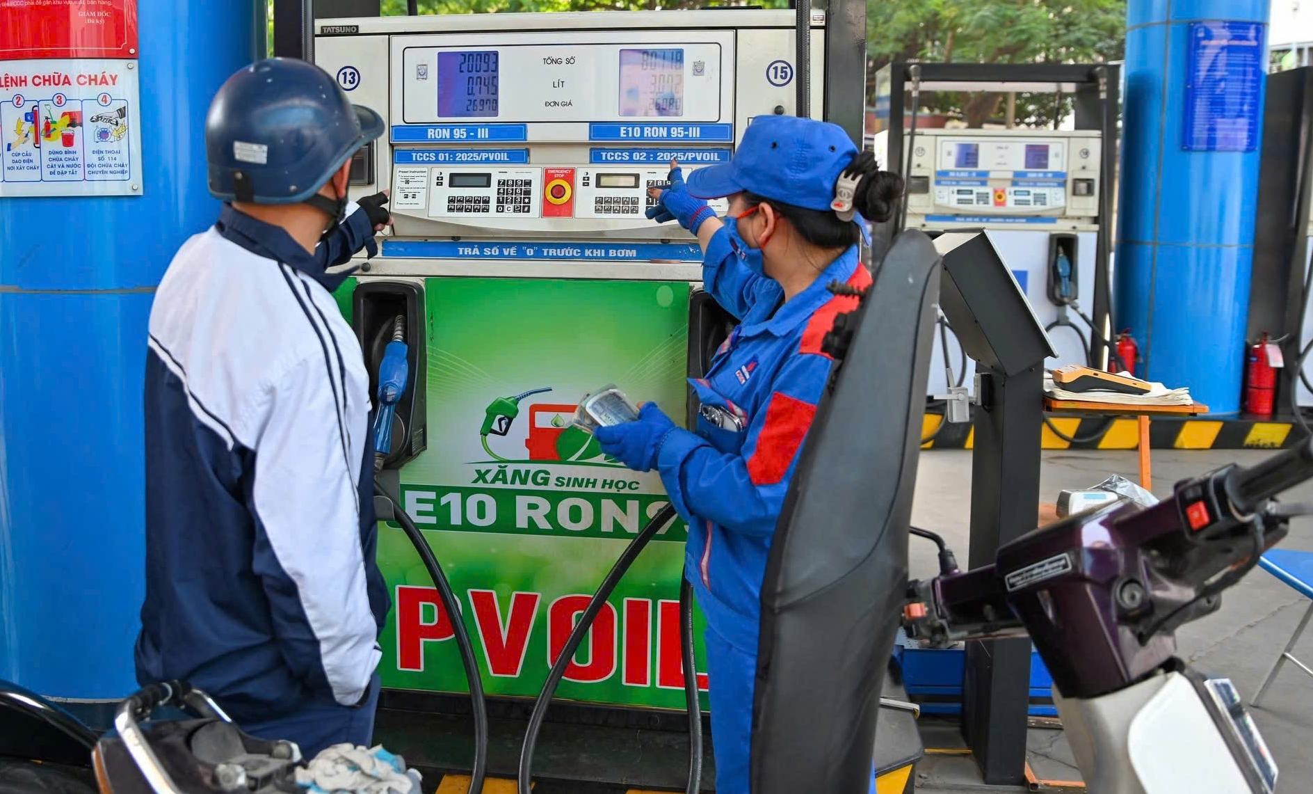 Giá xăng dầu trong nước đồng loạt giảm mạnh