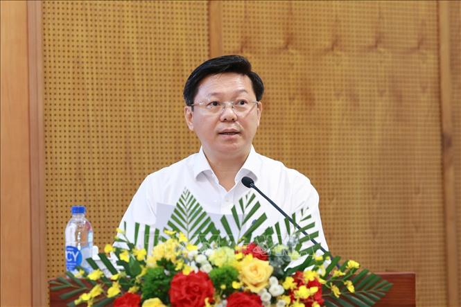 Ông Trần Thanh Lâm: Mỗi sản phẩm báo chí phải mang tinh thần Nghị quyết, hơi thở cuộc sống và phản ánh khát vọng của dân tộc Đồng chí Trần Thanh Lâm, Uỷ viên Trung ương Đảng, Phó Trưởng Ban Tuyên giáo và Dân vận Trung ương phát biểu chỉ đạo hội nghị. Ảnh: Phương Hoa/TTXVN