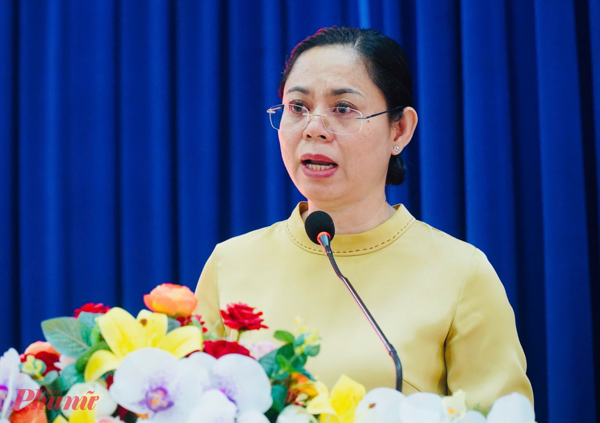 Bà Nguyễn Thị Tuyết Nga - Phó bí thư Thường trực Đảng ủy phường Phú Lợi cáo cáo tại buổi khảo sát - Ảnh: Thanh Tâm 