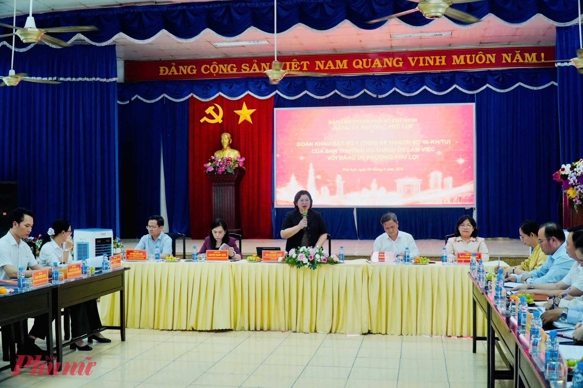 Quang cảnh buổi làm việc giữa đoàn công tác Thành ủy TPHCM và phường Phú Lợi chiều 8/4 - Ảnh: Thanh Tâm