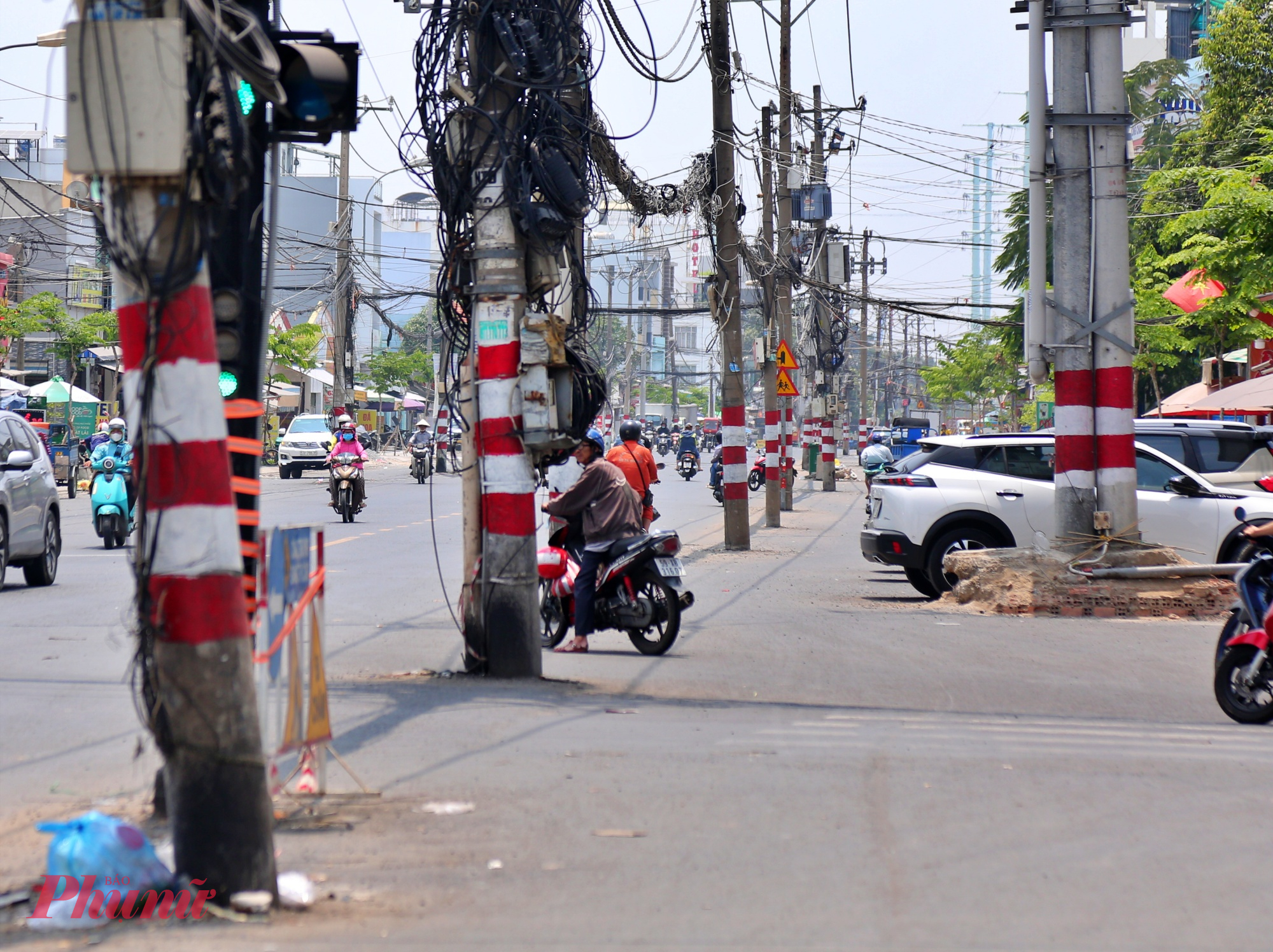 Theo thiết kế, tuyến đường sẽ được mở rộng lên 30m với 6 làn xe, vỉa hè mỗi bên rộng 4,5m, đồng thời đầu tư đồng bộ hệ thống thoát nước, chiếu sáng và cây xanh. 